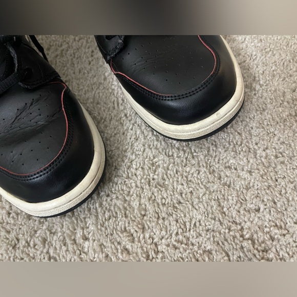 Nike Air Jordan 1 retro mid red & black size 6.5 youth 7 women  sneakers casual - Picture 9 of 15